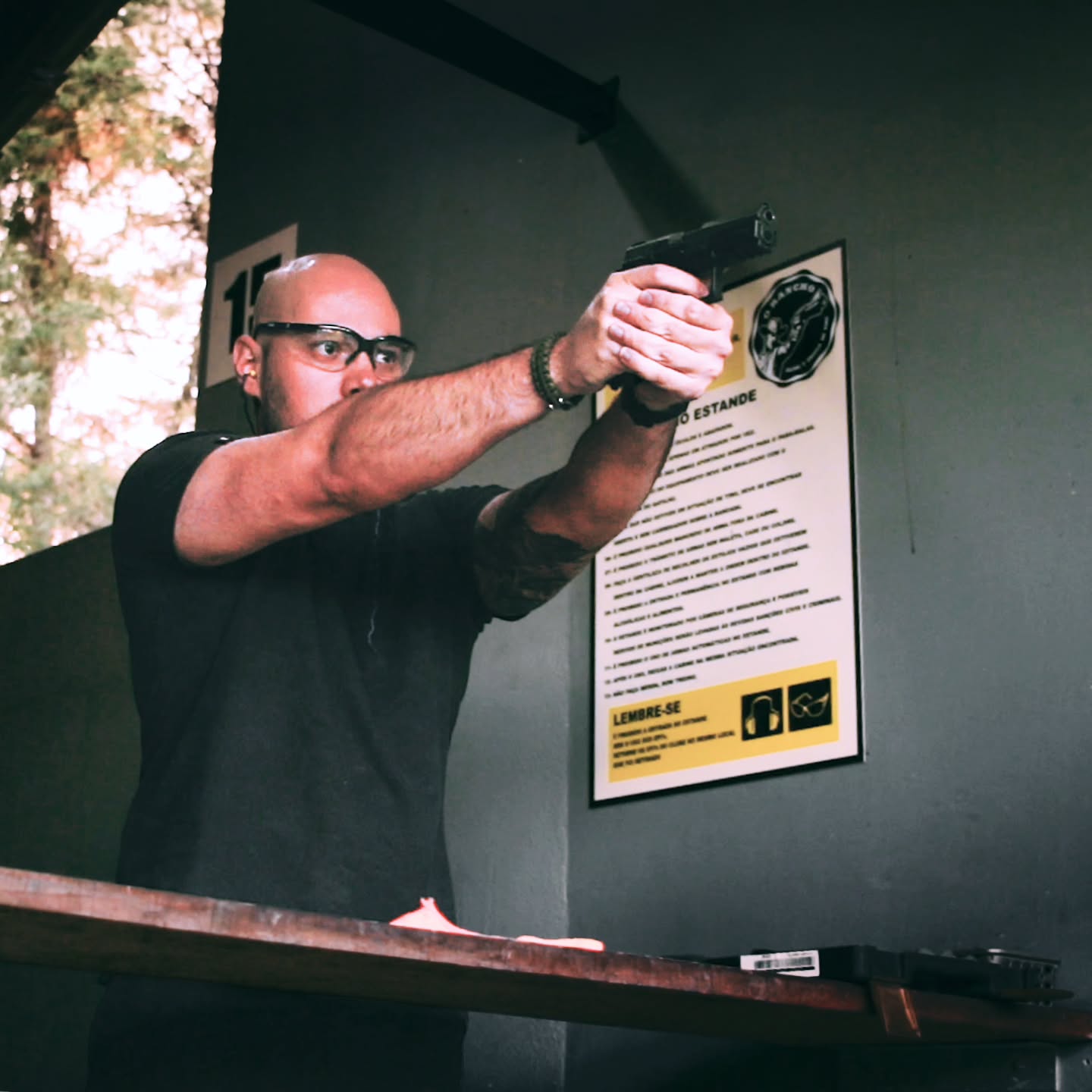 Prática de tiro defensivo